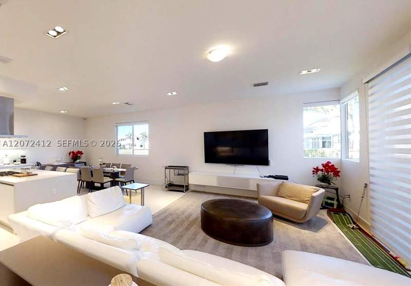 6 bedroom SingleFamilyResidence at 10229 NW 74th Ter, Doral Commons Residential, Doral — photo 3
