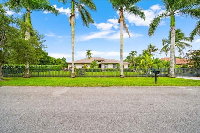 5 bedroom SingleFamilyResidence at 15720 SW 252nd St, Silver Palm City, Homestead — photo 2