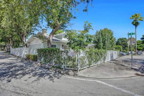 421 NE 70th St, Miami FL - photo 7 of 81