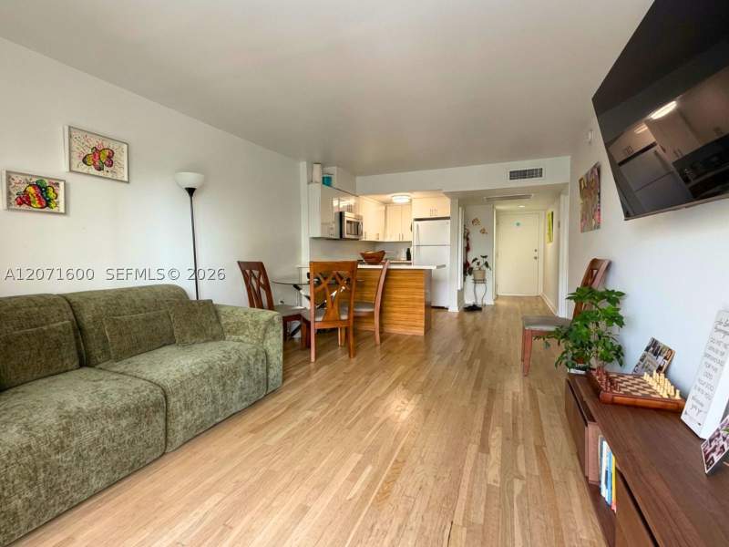 1 bedroom Condominium at 1650 NE 115th St 403, Cricket Clubhouse Condo, Miami — photo 2