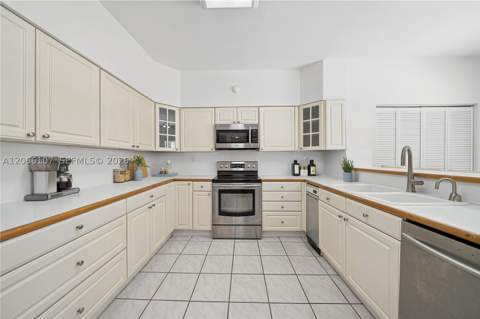 7605 SW 147th St, Palmetto Bay FL - photo 16 of 57