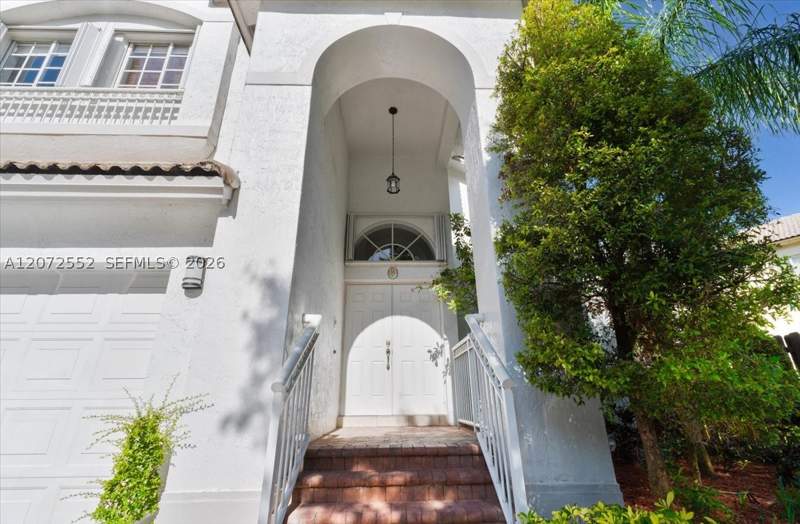 4 bedroom SingleFamilyResidence at 10853 NW 71st St, Doral Isles St Croix, Doral — photo 2