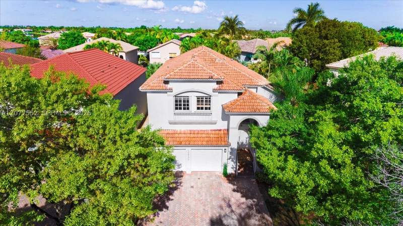 4 bedroom SingleFamilyResidence at 10853 NW 71st St, Doral Isles St Croix, Doral — photo 3