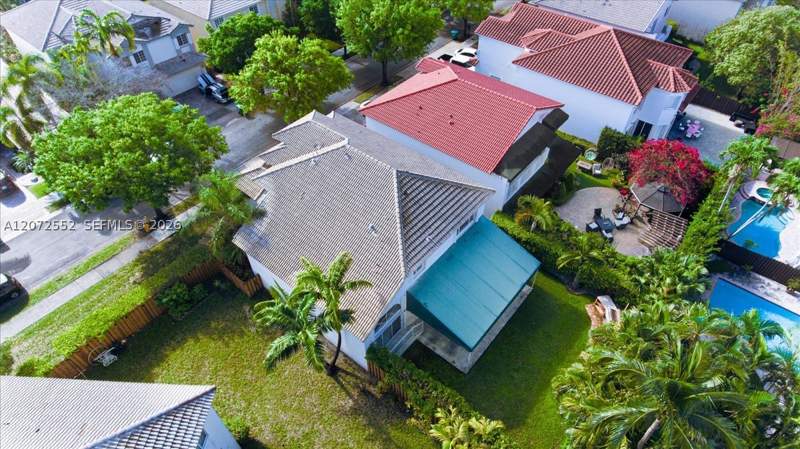 4 bedroom SingleFamilyResidence at 10853 NW 71st St, Doral Isles St Croix, Doral — photo 5