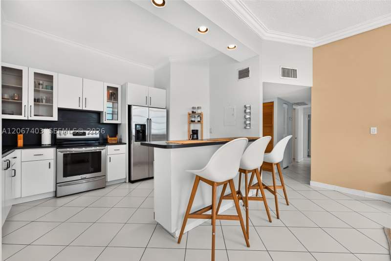2 bedroom Condominium at 1351 NE Miami Gardens Dr PH1725E, BUCKLEY TOWERS CONDO - EA, Miami — photo 4