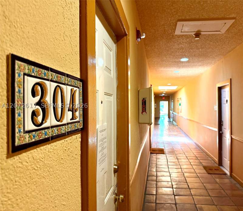 1 bedroom Condominium at 934 Michigan Ave 304, Venetian Manor Condo, Miami Beach — photo 2