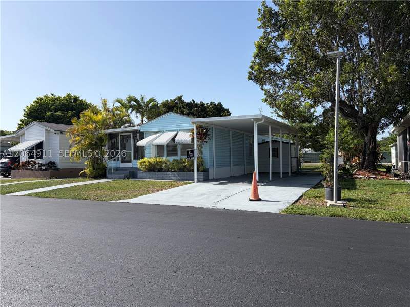 2 bedroom MobileHome at 35303 SW 180th Ave Lot 347, Gateway West Condo, Homestead — photo 2
