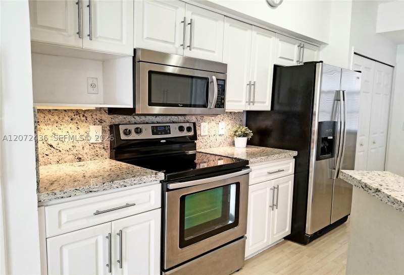 2 bedroom Condominium at 3215 NE 184 St 14302, Village By The Bay Condo, Aventura — photo 2