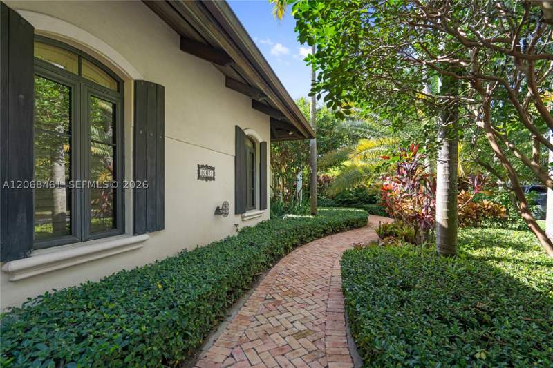 5 bedroom SingleFamilyResidence at 10601 SW 72nd Ct, Shane Estates, Pinecrest — photo 2