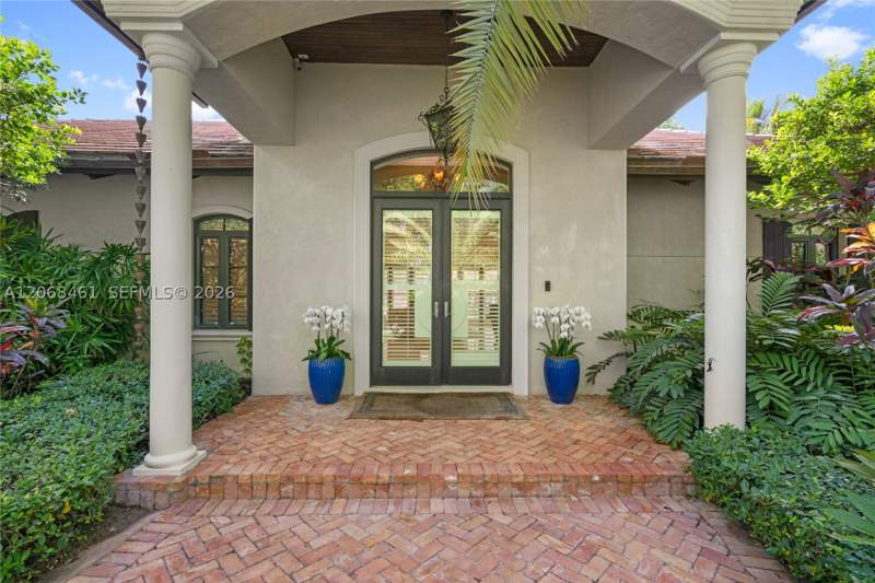 5 bedroom SingleFamilyResidence at 10601 SW 72nd Ct, Shane Estates, Pinecrest — photo 4