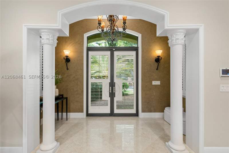 5 bedroom SingleFamilyResidence at 10601 SW 72nd Ct, Shane Estates, Pinecrest — photo 5