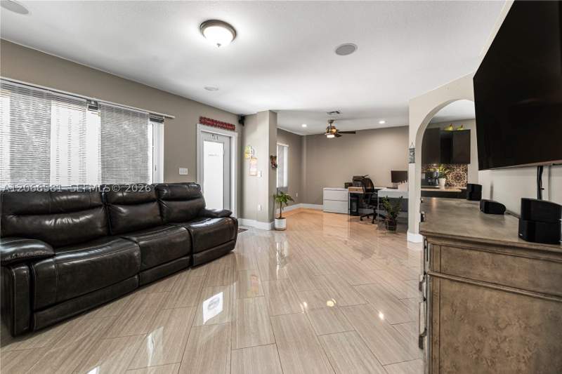 3 bedroom SingleFamilyResidence at 29730 SW 142nd Pl, Salma Lake Ph 1, Homestead — photo 4