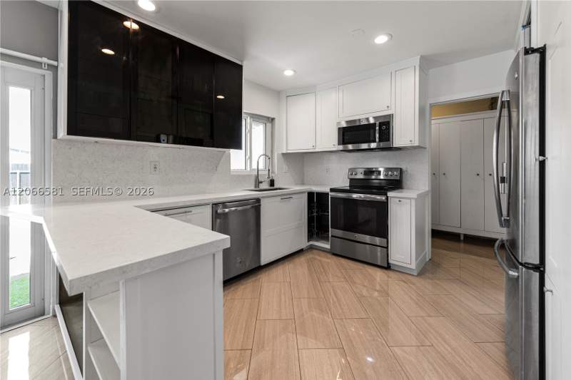 3 bedroom SingleFamilyResidence at 29730 SW 142nd Pl, Salma Lake Ph 1, Homestead — photo 5