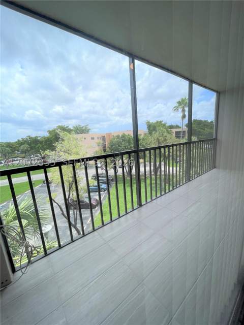 8520 SW 133rd Ave Rd 406, Miami FL - photo 10 of 27