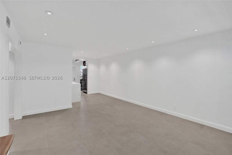 1 bedroom Condominium at 350 S Shore Dr 12, 350 So Shore Dr At Villag, Miami Beach — photo 2