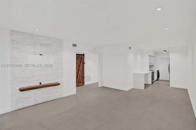 1 bedroom Condominium at 350 S Shore Dr 12, 350 So Shore Dr At Villag, Miami Beach — photo 3