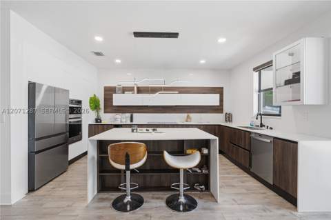 9400 W 35th Ln, Hialeah FL - photo 13 of 57