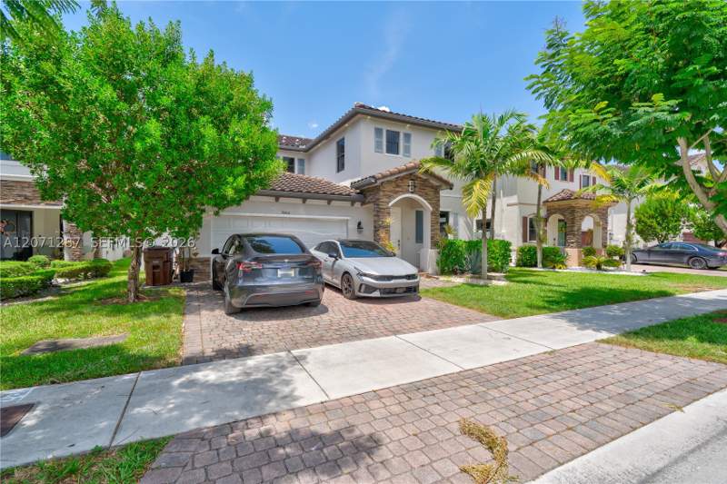 5 bedroom SingleFamilyResidence at 9400 W 35th Ln, Bonterra, Hialeah — photo 2