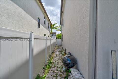 9400 W 35th Ln, Hialeah FL - photo 20 of 57