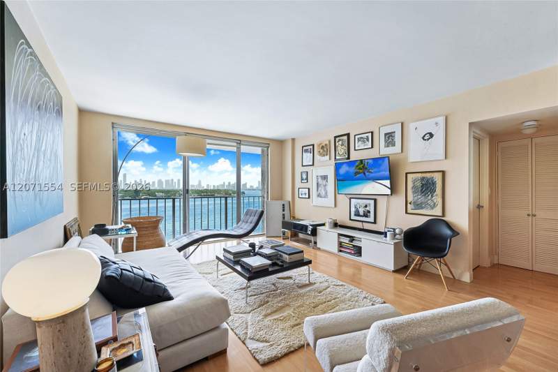 1 bedroom Condominium at 800 West Ave 917, South Bay Club Condo, Miami Beach — photo 4