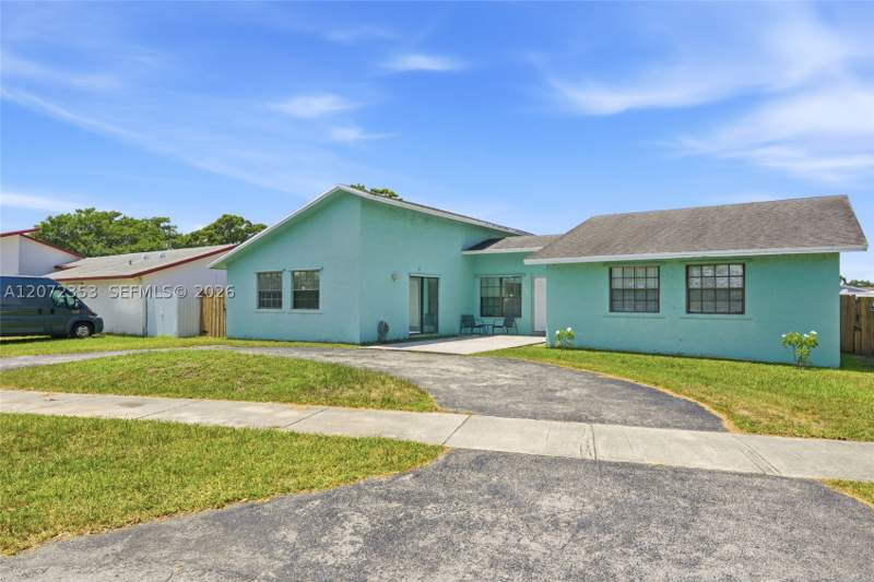 3 bedroom SingleFamilyResidence at 16604 SW 104th Ct, Cantisano Sub, Miami — photo 5