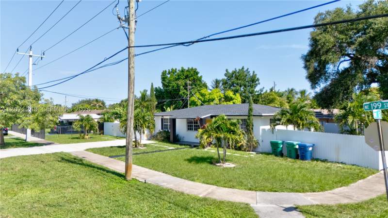 4 bedroom SingleFamilyResidence at 1298 NE 199th St, Ives Estates Sec 1, Miami — photo 3
