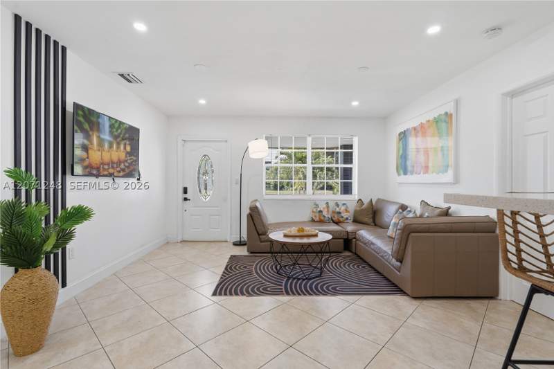 4 bedroom SingleFamilyResidence at 1298 NE 199th St, Ives Estates Sec 1, Miami — photo 5