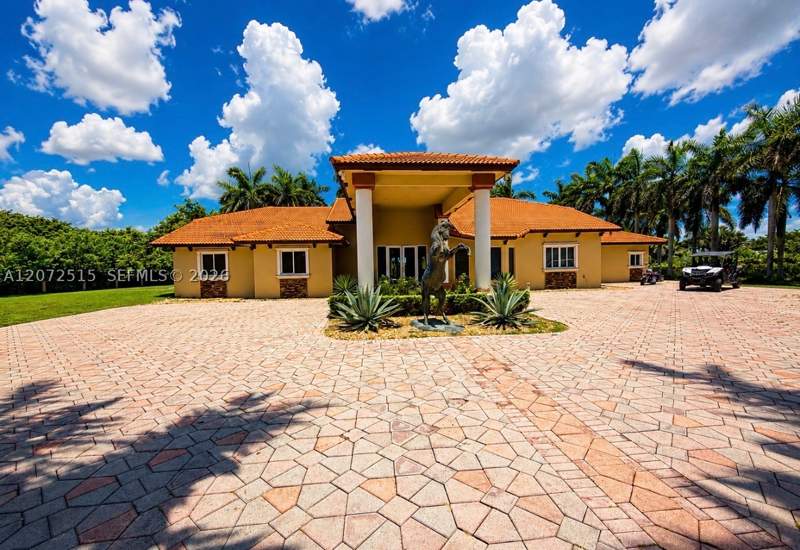 7 bedroom SingleFamilyResidence at 19701 SW 197th Ave, exclusive redlands, Miami — photo 2