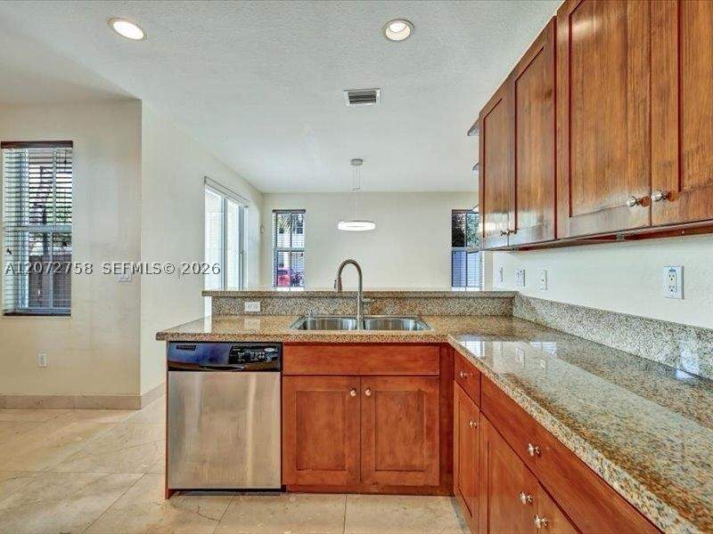 4 bedroom Townhouse at 7490 NW 115th Ct, Reserve At Doral West, Doral — photo 3