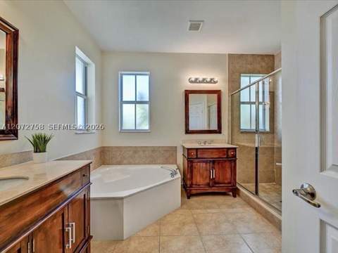 7490 NW 115th Ct, Doral FL - photo 9 of 36