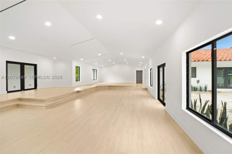 5 bedroom SingleFamilyResidence at 11901 SW 45th St, Bird Road Farmsites, Miami — photo 4