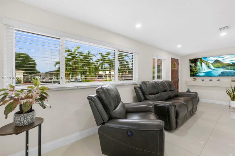 5 bedroom SingleFamilyResidence at 142 W 35th St, Bradley Heights, Hialeah — photo 3