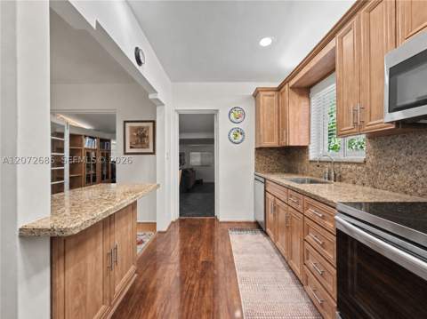 3130 SW 6th St, Miami FL - photo 10 of 29