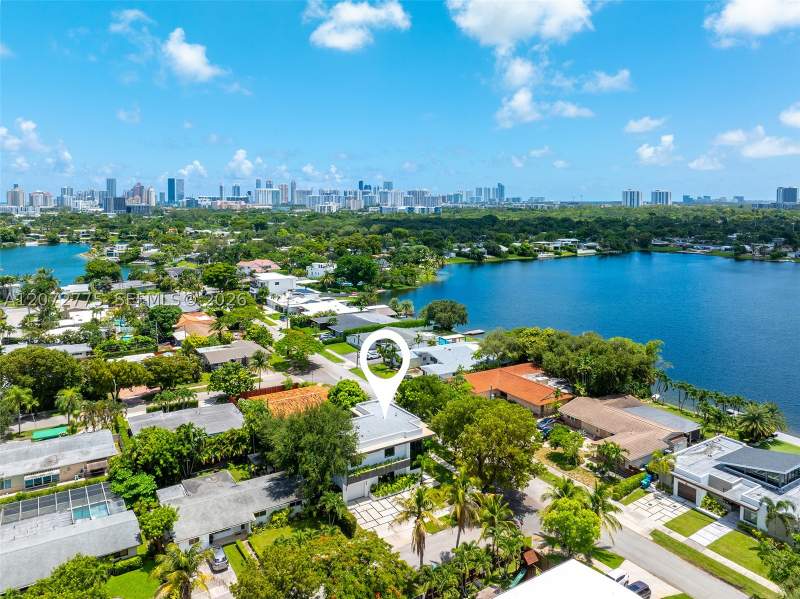 5 bedroom SingleFamilyResidence at 1875 NE 193rd St, Greyknoll Estates, Miami — photo 2