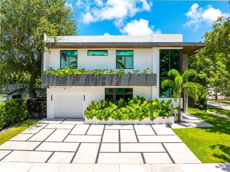 5 bedroom SingleFamilyResidence at 1875 NE 193rd St, Greyknoll Estates, Miami — photo 3