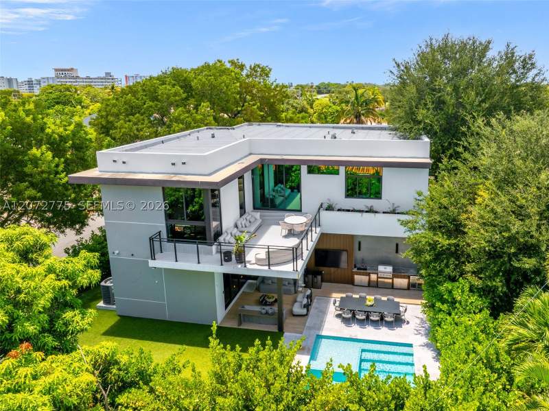 5 bedroom SingleFamilyResidence at 1875 NE 193rd St, Greyknoll Estates, Miami — photo 4