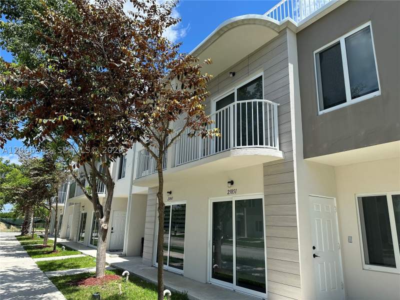 4 bedroom Townhouse at 25851 SW 144th Ct, Paradise One, Homestead — photo 2