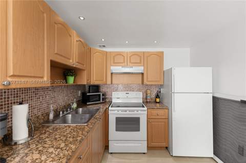 401 Ocean Dr 607, Miami Beach FL - photo 13 of 35