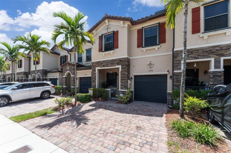 3 bedroom Townhouse at 11472 SW 254th St, Coco Palm Estates, Homestead — photo 2