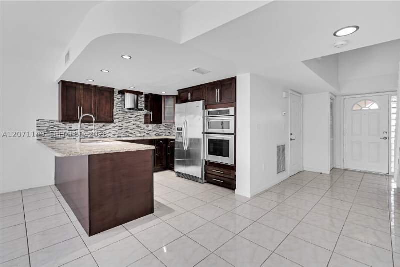 3 bedroom SingleFamilyResidence at 13763 SW 160th St, Luz De Andalucia Condo, Miami — photo 4