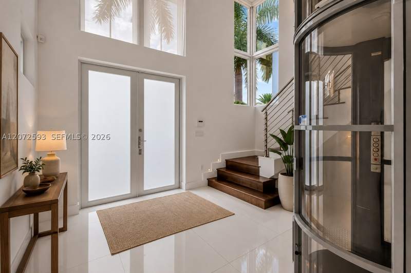 5 bedroom SingleFamilyResidence at 3460 NW 84th Ave, Oasis Park Square At Doral, Doral — photo 3