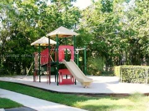 18304 NW 68th Ave N, Hialeah FL - photo 16 of 32