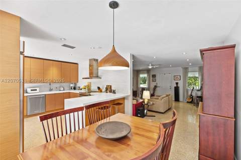 6390 SW 69th St, South Miami FL - photo 10 of 32
