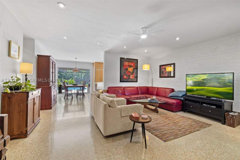 3 bedroom SingleFamilyResidence at 6390 SW 69th St, Cocoplum Terr, South Miami — photo 4