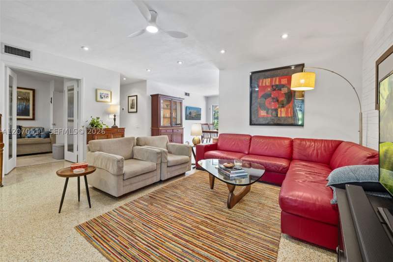 3 bedroom SingleFamilyResidence at 6390 SW 69th St, Cocoplum Terr, South Miami — photo 5