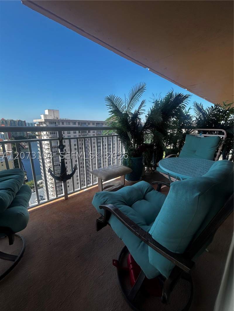 1 bedroom Condominium at 251 174th St 2315, Winston Towers 200, Sunny Isles Beach — photo 4