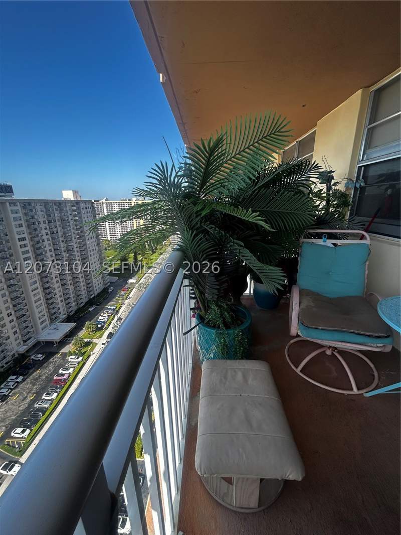 1 bedroom Condominium at 251 174th St 2315, Winston Towers 200, Sunny Isles Beach — photo 5