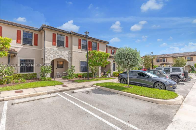 3 bedroom Townhouse at 24887 SW 113th Pl, Coco Palm Villas, Homestead — photo 2
