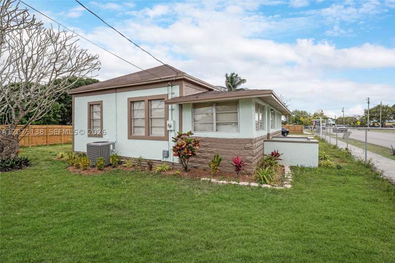 3 bedroom SingleFamilyResidence at 145 NW 6th Ave, Town Of Fla City, Florida City — photo 4