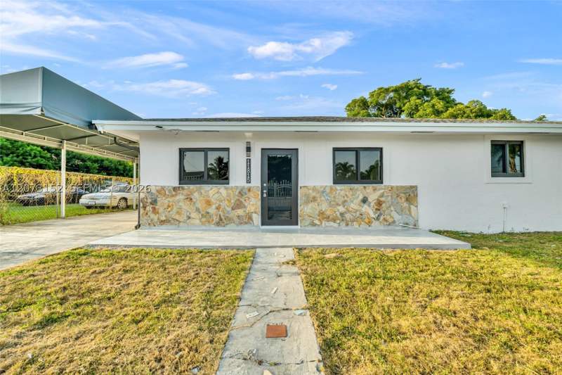 4 bedroom SingleFamilyResidence at 11815 SW 222nd St, Richards Sub, Miami — photo 5